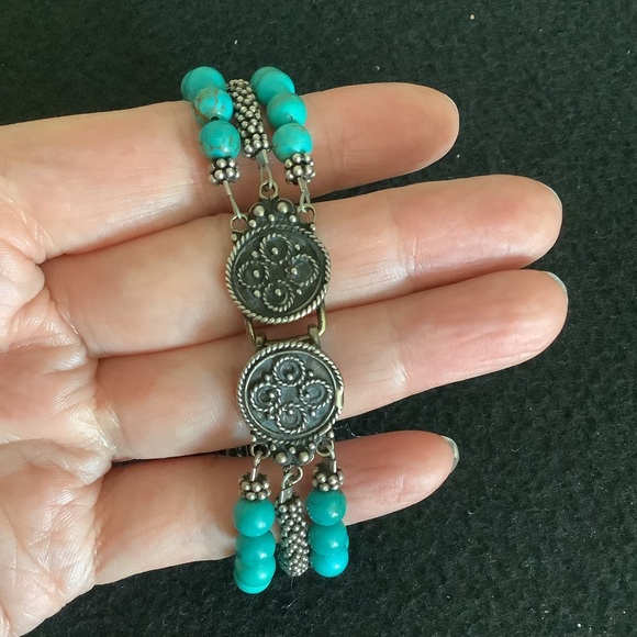 Vintage 925 s silver genuine turquoise beads bracelet.